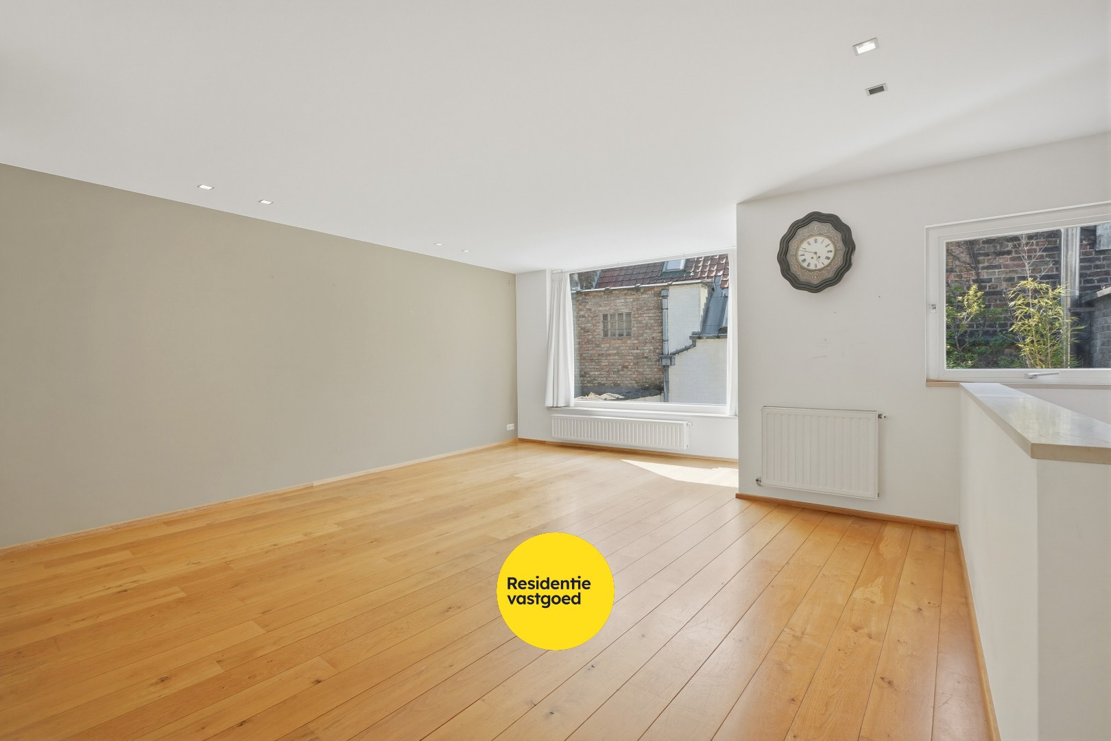 Multifunctionele woning met handelsruimte in hartje Veurne. - foto 4