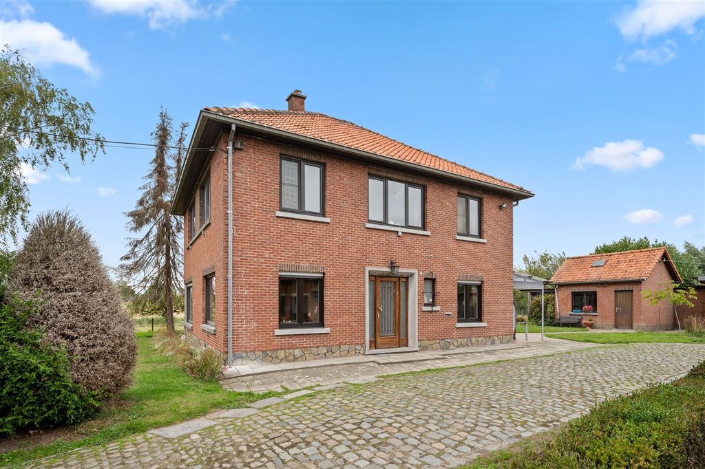 Woning met bijgebouwen op ca. 1,7ha te Nieuwkerken-Waas - foto 2