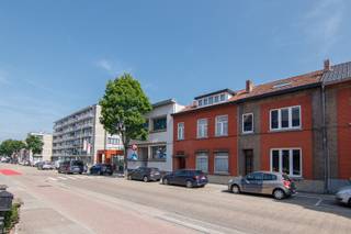 Totaal te renoveren stadswoning .<br />Mits dakisolatie nieuwe ramen en verwarming energiepijl C.