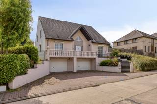 Dans la rue résidentielle Edelweisslaan à Tervuren, découvrez cette spacieuse maison (1998) sur un terrain de 9a52 avec 322 m² habitables...