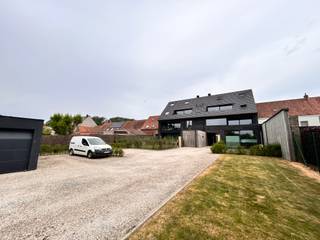 Luxueus duplexappartement met 2slp en terras in BoezingeOp zoek naar een recent, modern, ruim en instapklaar appartement vlak bij Ieper? Dit prachtig...