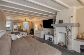 Cette maison spacieuse est située dans le quartier calme d'Opheers, à seulement 5 minutes de l'E40 et à 15 minutes de Tongres et de Saint-Trond...