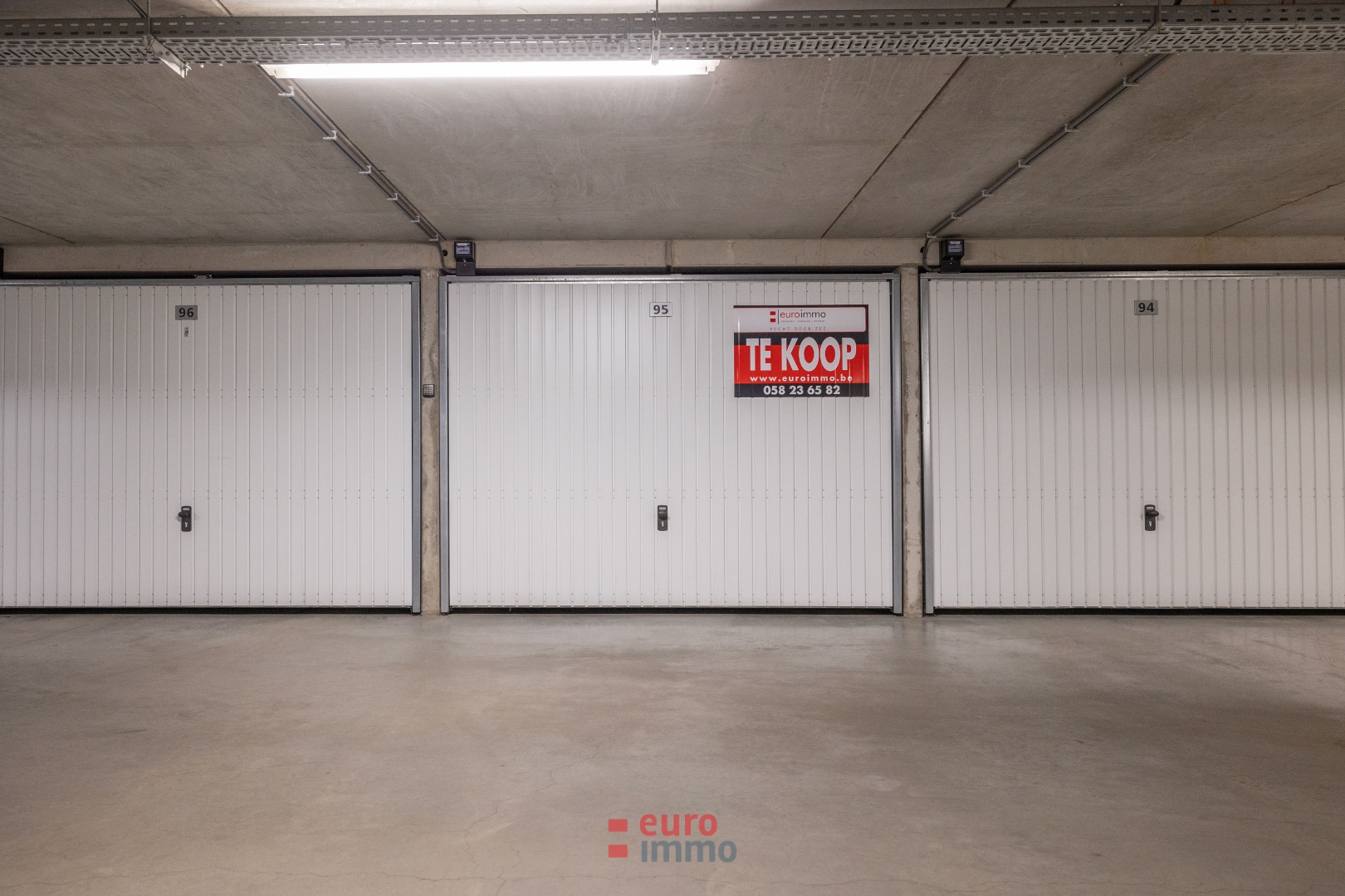 Goed gelegen en zéér vlot inrijdbare garagebox! - foto 2
