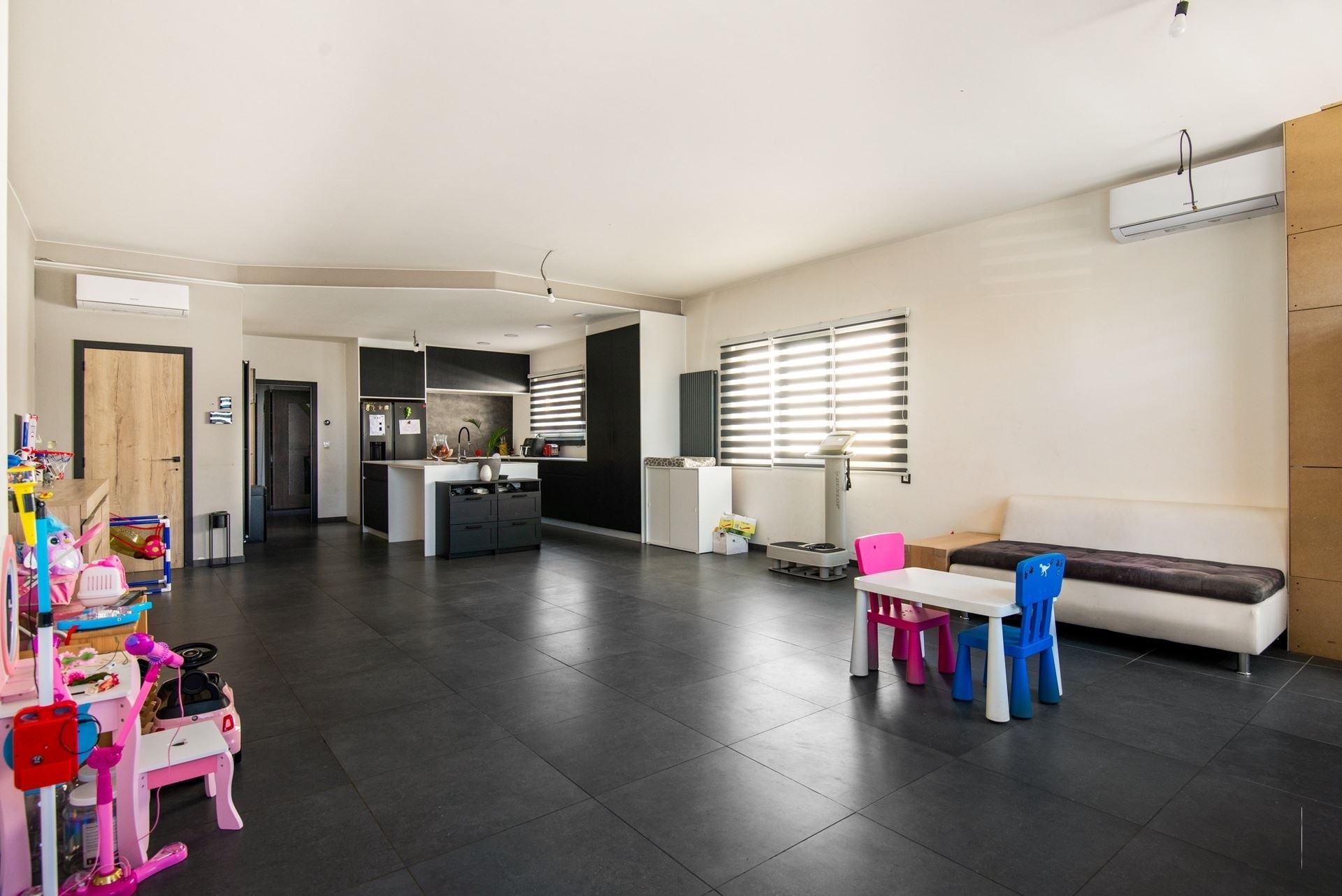 Woning: 4 slk + magazijn - foto 2