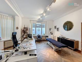 ***A LOUER *** Clabecq ! Superbe cabinet de kiné idéalement situé à proximité de Bruxelles et de toutes les commodités. Vous bénéficierez d'un...