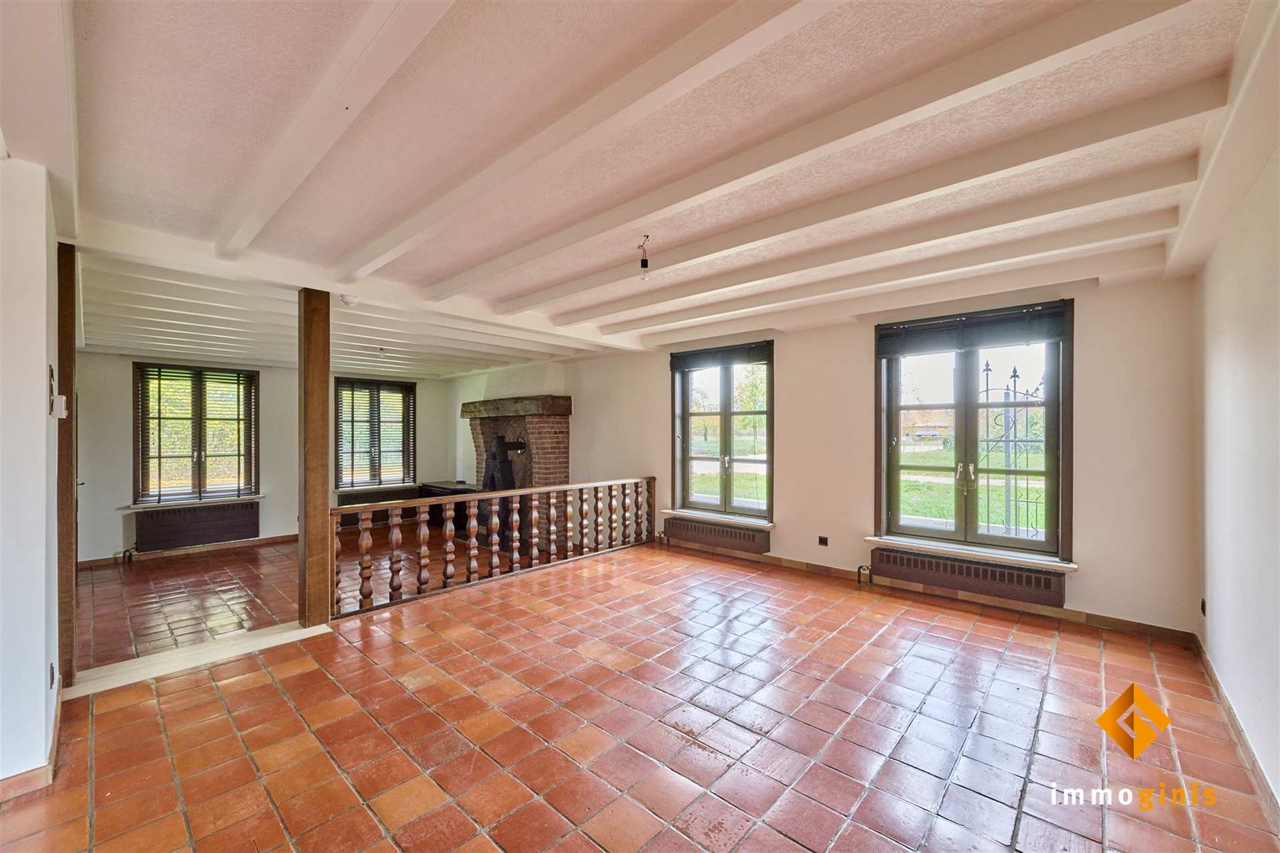 Zéér ruime woning met dubbele inpandige garage op mooi perceel van 7a33ca. - foto 5