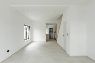 Deze woning vinden we terug op Lutlommel 84 te Lommel, op een steenworp van de Nederlandse grens en alle faciliteiten. De woning werd in 2025...