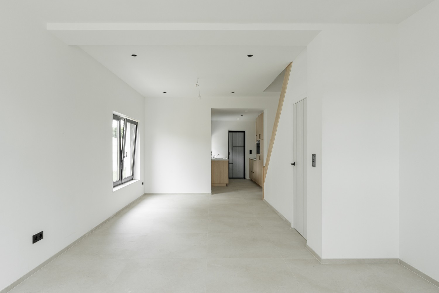 Leuke gerenoveerde en instapklare woning  met 2 slaapkamers - foto 2