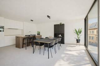 SURROUNDINGS<br /><br />The location at Muidepoort offers a perfect balance between urban living and serene green surroundings. The proximity of parks, walking paths along the Leie river, and a range of shops and restaurants make this the ideal place to live.<br />Muidepoort is known for its cozy and dynamic atmosphere, making it an attractive living environment for both young professionals and families. Here you can enjoy the best that Ghent has to offer, with easy access to the city center and excellent public transport connections.<br /><br />LAYOUT<br />The apartments offer a harmonious blend of space and light, with large windows filling each room with natural daylight. The open-plan living areas are perfect for both relaxation and entertainment, and the modern kitchens are equipped with the latest appliances. Each apartment has one to three bedrooms, ideal for families, professionals, and investors.<br /><br />The living area of the apartments varies from 67m² to 137m².<br /><br />E-LEVEL 30<br /><br />Built with sustainability in mind, the apartments are energy efficient and equipped with a heat pump and solar panels. This not only results in lower energy costs, but also contributes to a greener future.<br /><br />The project was completed.<br /><br />Contact Krista for more information on 0470 70 72 26.