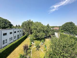 Dilbeek: Located on the RENOWNED Baron de Viron Avenue, IMMO STORE offers you this BRIGHT apartment on the second floor of an ART DECO building...