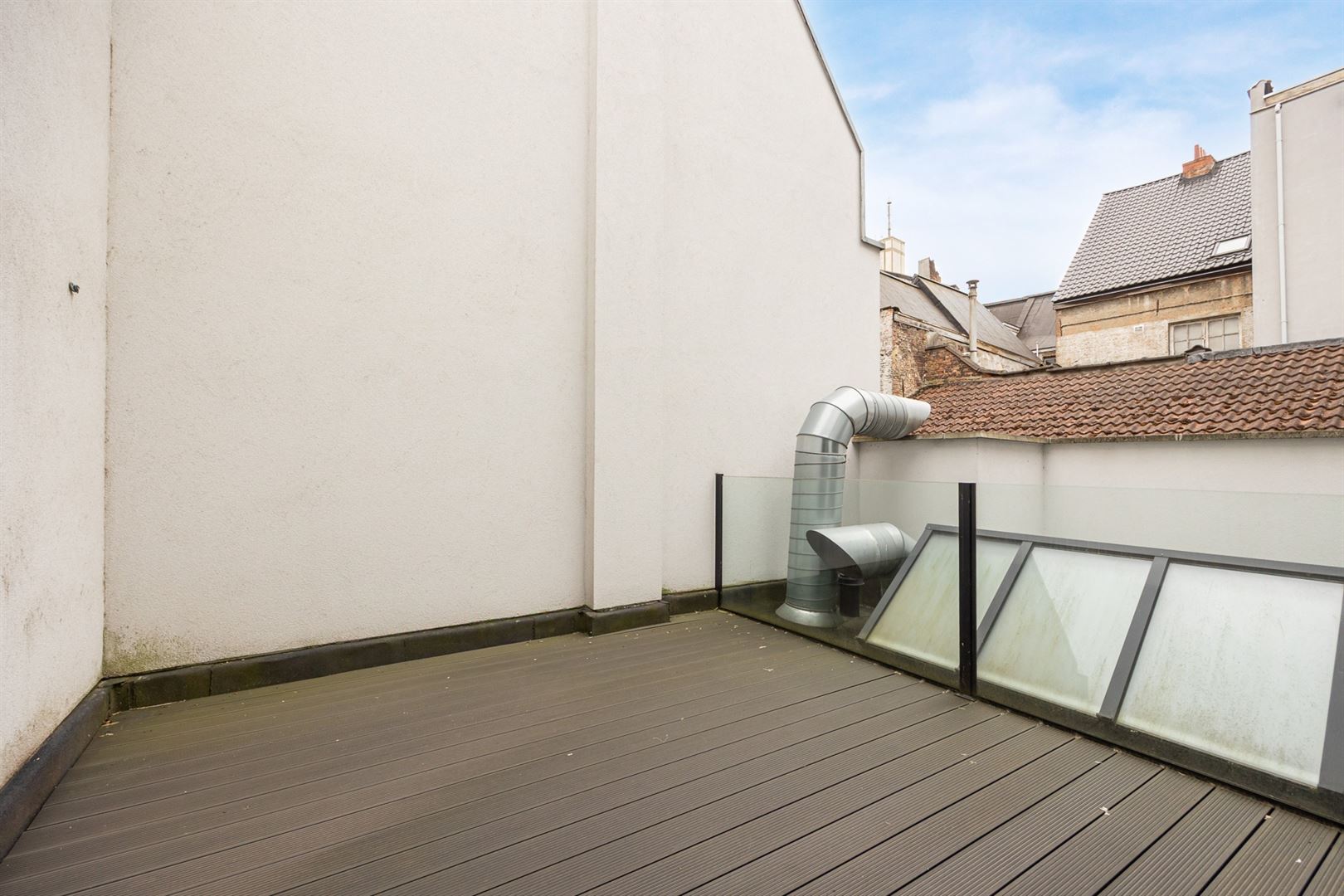 Gerenoveerd appartement met zalig terras en één slaapkamer - foto 4