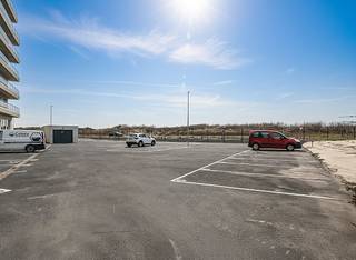 Centraal gelegen staanplaats te koop in het complex “Sea Side”, nabij het centrum, winkels en de zeedijk. Deze vlot bereikbare staanplaats...