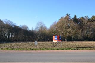 BINNENKORT te koop: Lokeren, nabij Staakteschool: landelijk gelegen bouwgrond met achterliggend bos - totale grondoppervlakte ca 2444 m2...