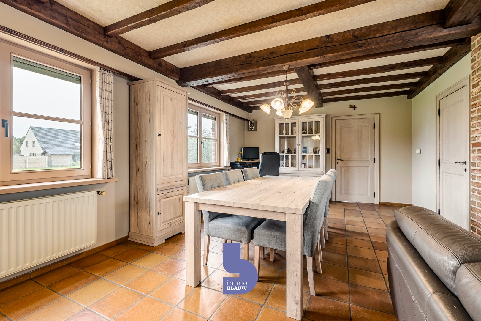 Karaktervolle woning met grote tuin op ruim perceel met garage. - foto 4