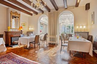 charmant hotel is gelegen in het centrum van Veurne en heeft een zeer vlotte verbinding naar zowel de kust, als de Franse grens (20km) en steden...