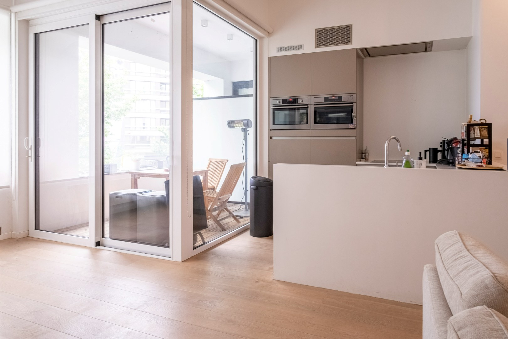 Gemeubeld appartement op het bruisende Zuid ! - foto 5