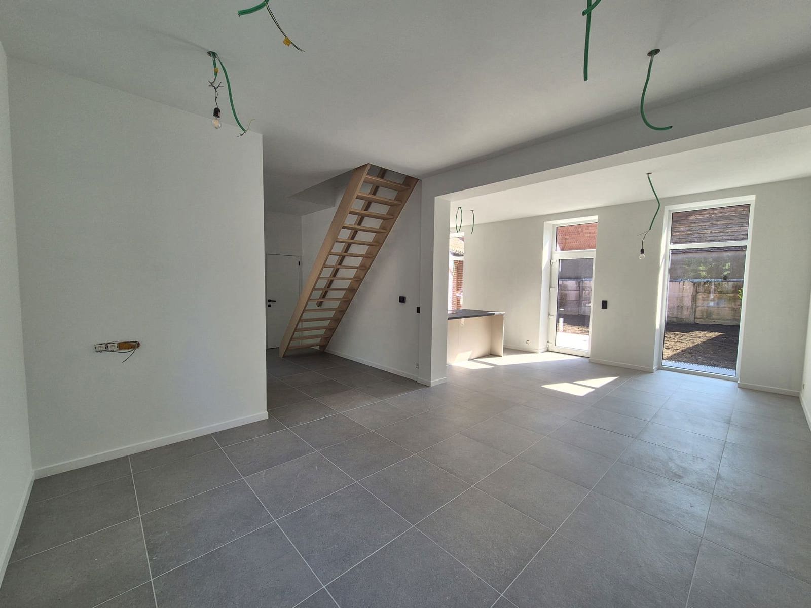 Halfopen bebouwing met 5 slaapkamers en 2 badkamers - foto 3