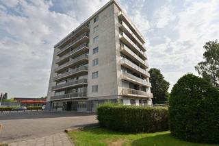Instapklaar appartement gelegen in 'Residentie Talmar 2' op de 3de verdieping met ondergrondse garage.Het appartement beschikt over een inkomhal, een...