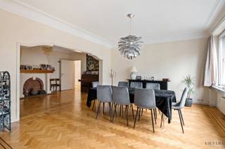 Ontdek dit uitzonderlijk ruime appartement van ca. 227 m² – stijlvol wonen met uitzicht op groen!Een lichtrijke, elegante woonomgeving waar comfort...