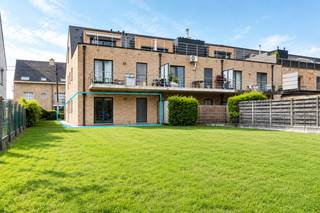 Dit perfect onderhouden gelijkvloers appartement is uitstekend gelegen nabij de dorpskern van Onze-Lieve-Vrouw-Waver, supermarkten, openbaar...