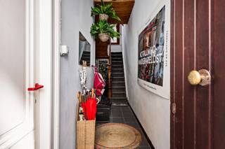 Charmante burgerwoning/opbrengsteigendom met 3 slaapkamers, twee badkamers en terras te Antwerpen!Deze woning is momenteel ingedeeld in twee...