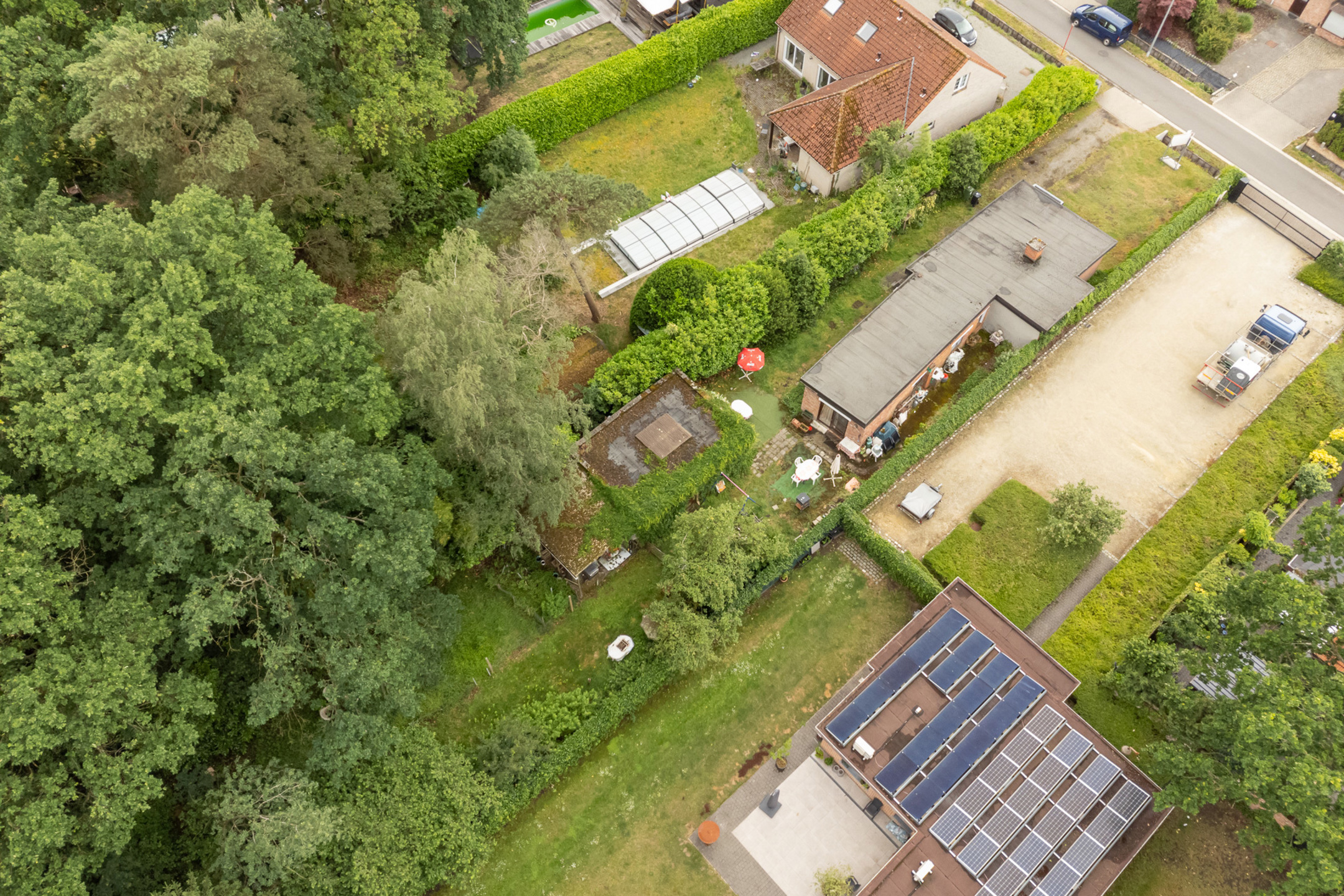 Volledig te renoveren woning op aangename locatie te Halle. - foto 5