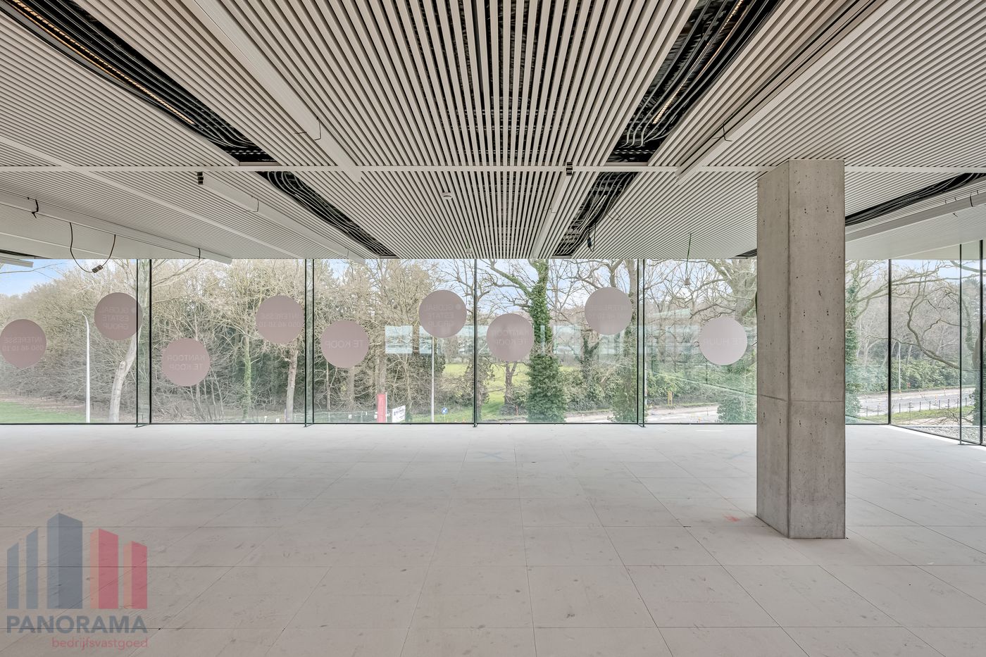 754 m² HIGH-END KANTOREN OP TOPLOCATIE LANGS DE E40 TE OOSTKAMP - foto 2