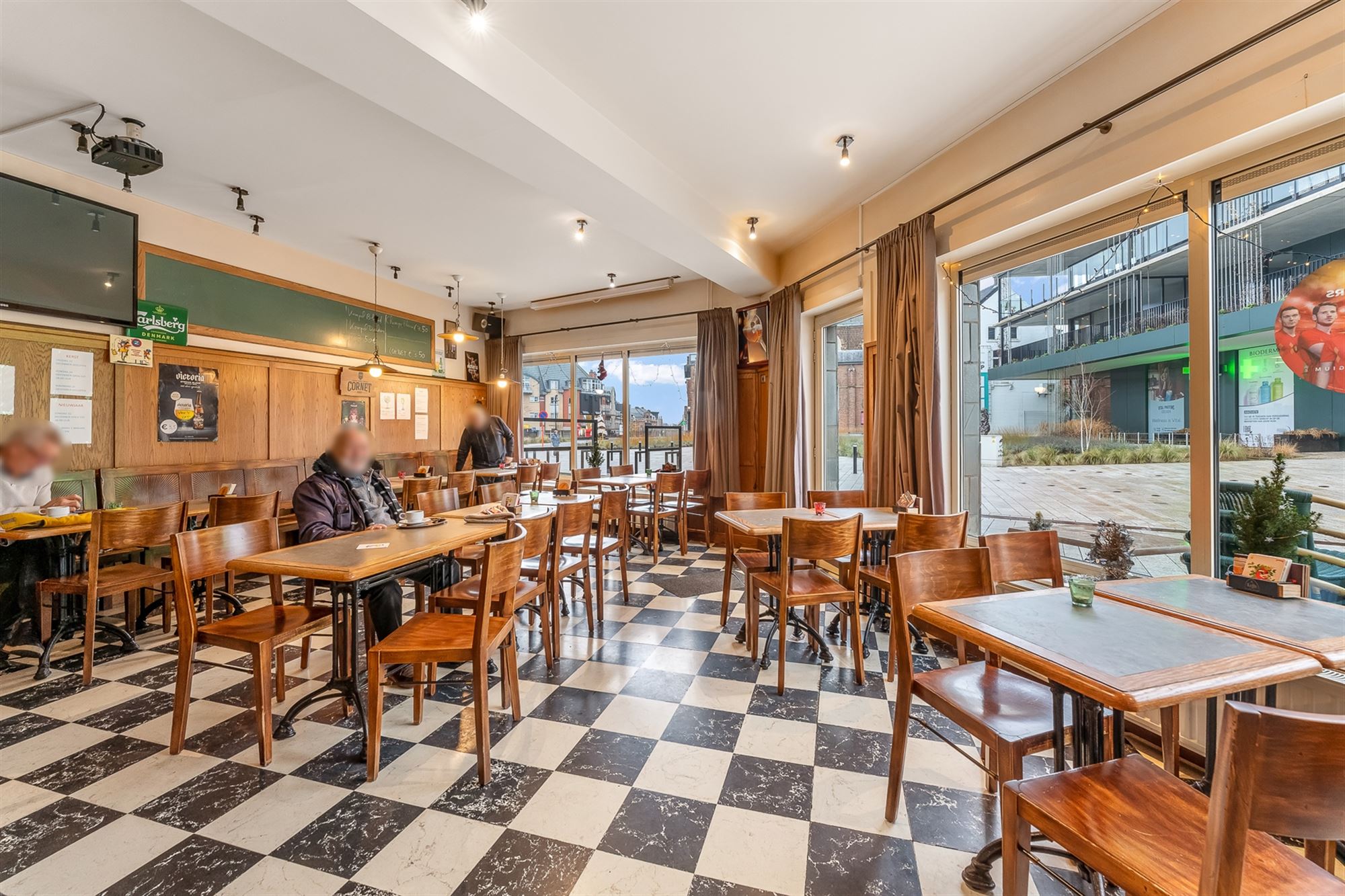 HORECA PAND MET GOEDE VISIBILITEIT EN RUIM APPARTEMENT GELEGEN P DE MARKT VAN BERINGEN - foto 4