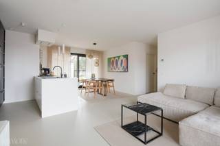 Bent u op zoek naar een modern en instapklaar appartement op een vlot bereikbare locatie? Dit recent appartement (2021) op de eerste verdieping...