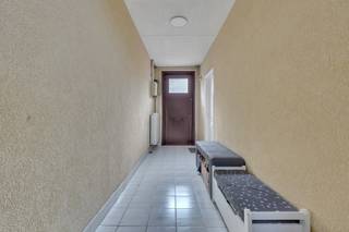 Halfopen gezinswoning met bijgebouwen 65m² en 85m², zonnepanelen en eigen inrit – instapklaar en energiezuinig!Op zoek naar ruimte, comfort én...