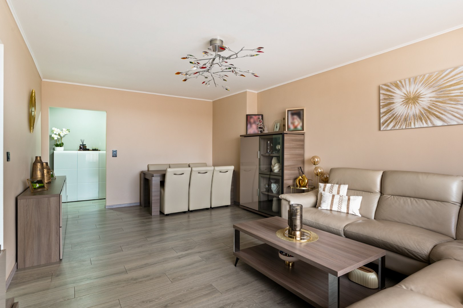 Stijlvol gerenoveerd appartement met 3 slaapkamers op centrale ligging - foto 4