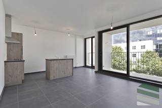 Nieuwbouwappartement op Het Eilandje van ca. 55m² met één slaapkamer en een terras.Indeling:De inkomhal verleend toegang tot alle ruimtes: de...