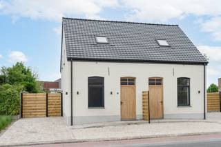 Deze woning vinden we terug op Lutlommel 84 te Lommel, op een steenworp van de Nederlandse grens en alle faciliteiten. De woning werd in 2025...