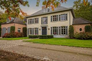 Meer info en foto’s op www.homixx.beOntdek deze uitzonderlijke villa, gebouwd door Domus Aurea Exclusieve Villabouw en gelegen in een rustige en...