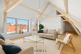 * NIEUWE VOORWAARDEN *Op een unieke locatie in de Brugse binnenstad bevindt zich deze ruime, prachtig afgewerkte loft van 180 m²Een kleinschalig...