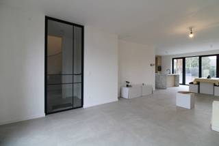 VOLLEDIG INSTAPKLARE & AFGEWERKTE BEN nieuwbouwwoning op 326m² VOLLEDIG AFGEWERKTE BEN (E-peil max E10) nieuwbouwwoning gelegen op een mooi...