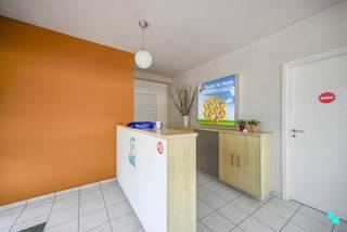 Centraal gelegen commerciële ruimte met een bruikbare oppervlakte van maar liefst ca. 107 m² (volgens EPC-attest), en is gelegen in het hartje...