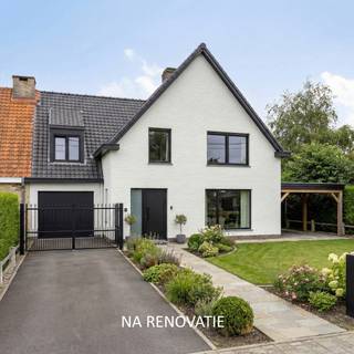Deze statige halfopen woning biedt een zee aan ruimte en potentieel.<br />Dankzij enkele renovatiewerken kan u ze volledig omvormen tot uw ideale droomwoning.<br /><br /><strong>De woning beschikt over:</strong>
<ul>
	<li>Ruime en lichtrijke kamers</li>
	<li>Betonnen tussenvloeren</li>
	<li>Praktische bergruimtes</li>
	<li>Een zonnige tuin met achteraan enkele bijgebouwen die tal van invullingen toelaten</li>
</ul>
<strong>Indeling:</strong>

<ul>
	<li>Gelijkvloers: inkomhal, woonkamer, keuken, veranda, toilet en ruime garage</li>
	<li>Eerste verdieping: nachthal, 4 slaapkamers en badkamer</li>
	<li>Kelder + buitenbergingen met bijhorende zolder</li>
</ul>
<strong>Troeven:</strong>

<ul>
	<li>Bewoonbare oppervlakte van 207 m²</li>
	<li>Perceel van 589 m² met doorrit langs de zijkant (handig voor fietsen, tuinmateriaal en afval)</li>
	<li>Verwarming op propaangas met condenserende ketel</li>
	<li>EPC-score C → géén renovatieplicht!</li>
	<li>Voldoende parkeergelegenheid, ruime garage en mogelijkheden voor carport</li>
</ul>
Een woning met sterke basisstructuur en heel wat mogelijkheden om er een prachtige gezinswoning van te maken.<br />Tussen de foto's in kunt u alvast enkele renders terugvinden. <br /><br />De ligging is landelijk en zeer rustig. Op enkele minuten gelegen van het centrum van Beveren en op 10 min. van het centrum van Roeselare.<br />Er is een zeer vlotte verbinding met de Ring van Roeselare en de E403 Kortrijk Brugge. <br /><br />Bij interesse, aarzel niet ons te contacteren op 051/201.400 of info@dicasa.be