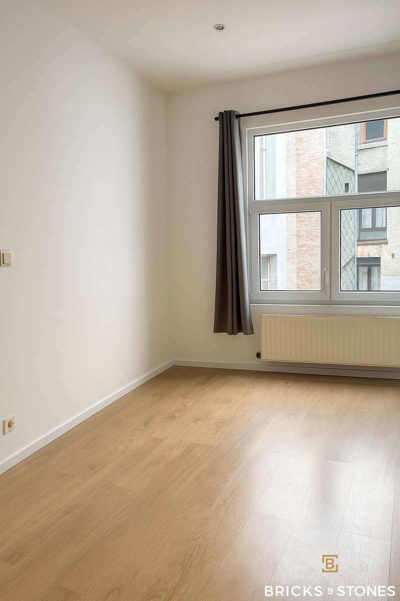 House for sale in Antwerp with 6 bedrooms - photo 2