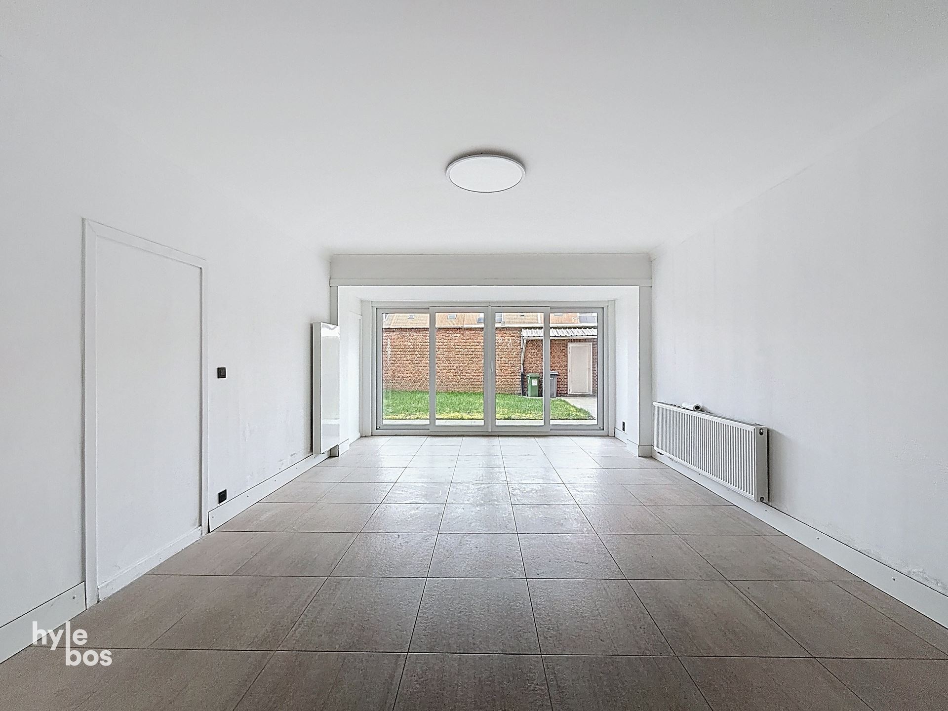 Uitzonderlijk groot gelijkvloers appartement met stadstuin en garage - foto 4