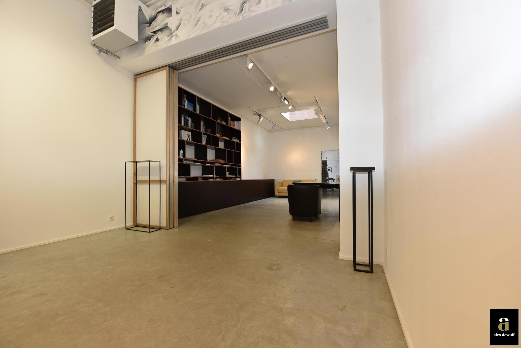 Uitstekend gelegen handelspand met hoge muren ( 3.70m) [Zandstraat - Zoute]. - foto 4