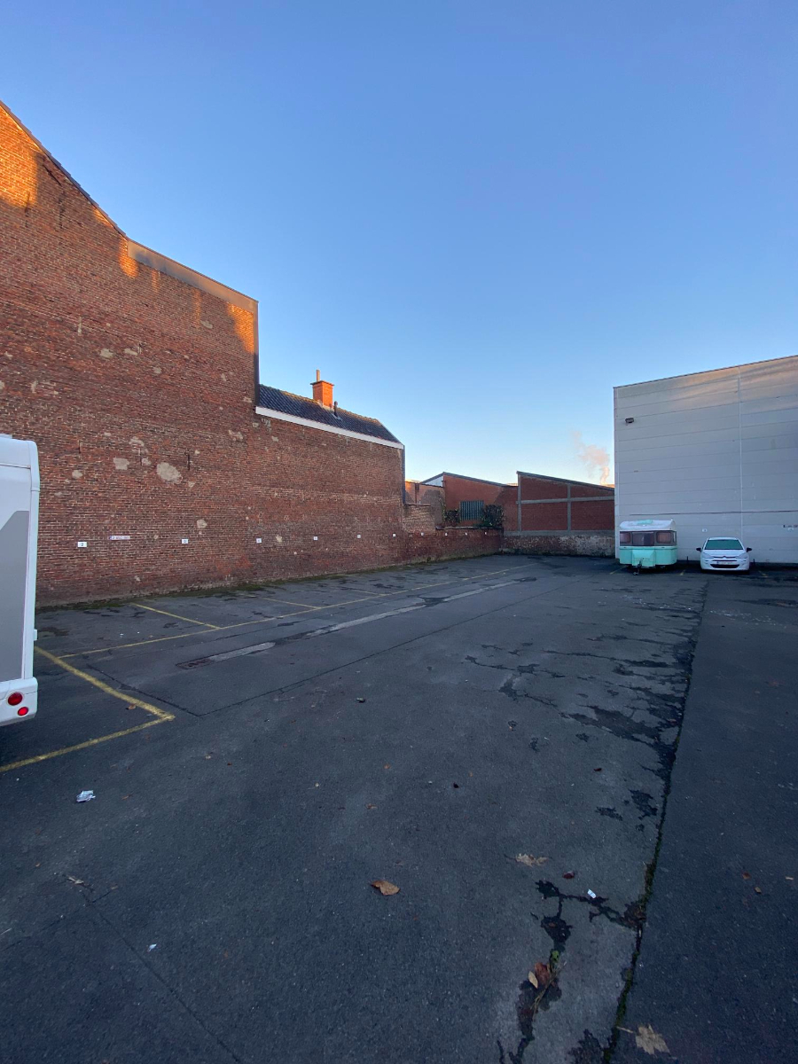 Privaat afgesloten staanplaatsen te huur nabij het centrum van Roeselare - foto 5