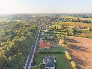 LOT 3 DÉJÀ VENDU !<br />Dans un emplacement agréable sur la Wijerstraat à Hasselt se trouve ce beau terrain à bâtir de 762 m², destiné à la réalisation d'une maison unifamiliale indépendante. Les bois de Herckenrode sont à distance de marche.<br /><br />Le terrain offre des possibilités de construction intéressantes avec une profondeur de construction maximale de 17 mètres au rez-de-chaussée et de 12 mètres à l'étage. La largeur de construction est de pas moins de 11,37 m. Une architecture contemporaine avec toit plat ainsi qu'une maison plus classique avec toit en pente sont toutes deux envisageables.<br /><br />Grâce à la superficie généreuse du terrain et aux règlements de construction flexibles, ce terrain à bâtir constitue une excellente base pour réaliser une maison familiale confortable avec un jardin agréable.<br /><br />Une belle opportunité pour ceux qui souhaitent réaliser leur propre projet de logement à Hasselt !
