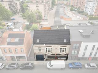 Ben je op zoek naar een veelzijdig handelspand met woonst in centrum Sint‑Niklaas? Lees dan zeker verder!Deze eigendom ligt in de Driekoningenstraat...