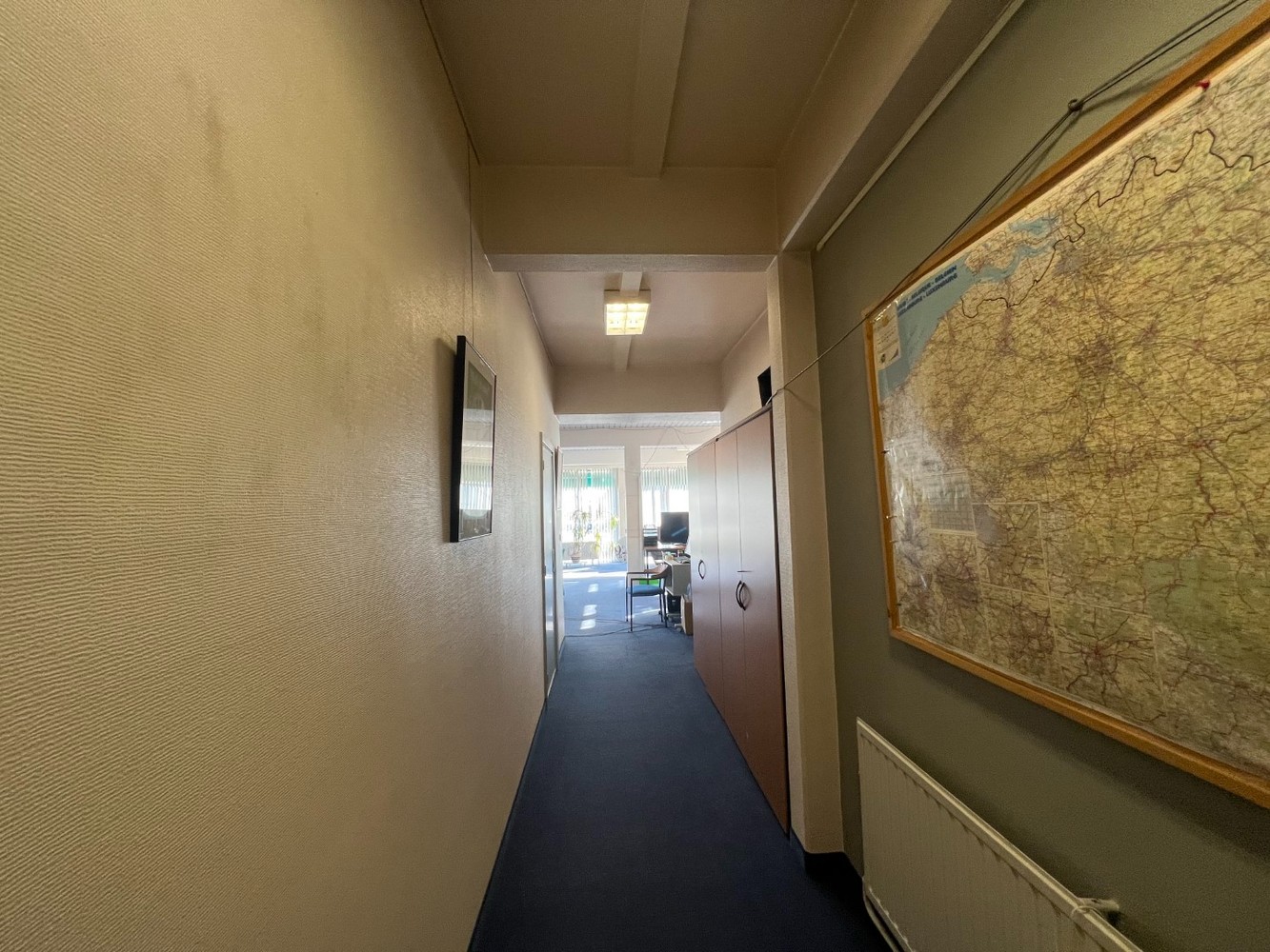 Handelspand met 5 bureauruimtes en 2 kelders op uitstekende locatie. - foto 4