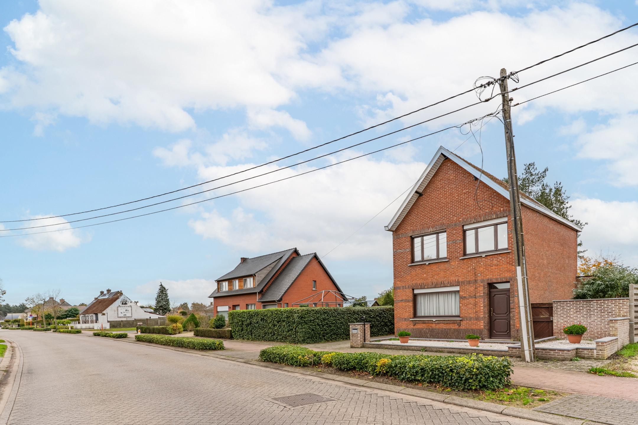 Vrijstaande woning met 3 slaapkamers en garage op ruim perceel van 1901m² - foto 2