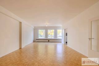 Prachtig ruim appartement met 3 slk op toplocatie!Bent u op zoek naar een mooi appartement in het centrum van Wilrijk? Dit appartement beschikt over...