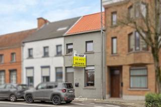 Op zoek naar een betaalbare starterswoning met tuin in Sint-Pauwels? Dan is deze charmante woning zeker het ontdekken waard! Ze combineert...