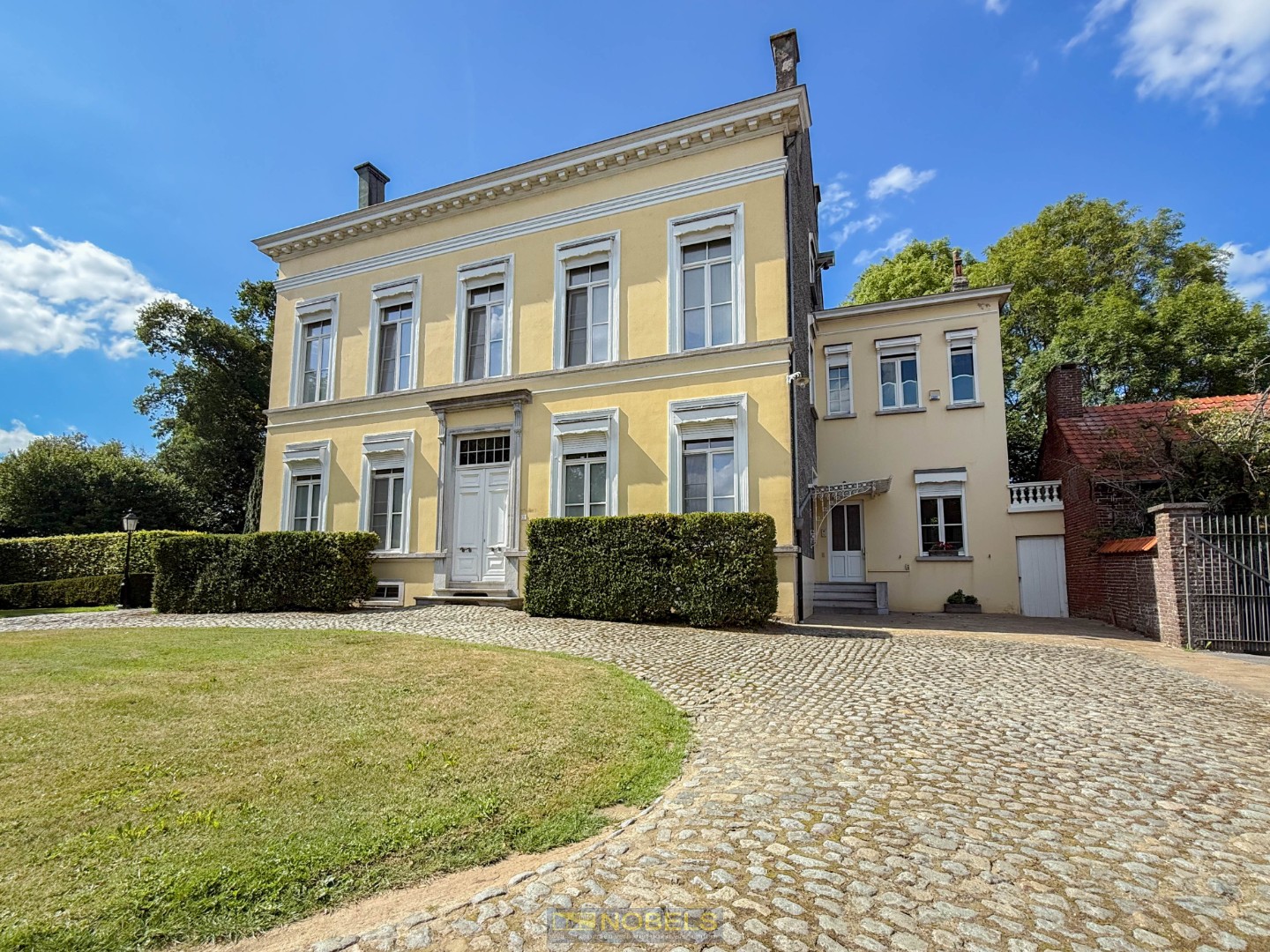 Te koop, historisch herenhuis met parkdomein en boomgaard op 1,4 ha - photo 1