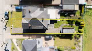 Te renoveren gezinswoning met garage en tuin nabij het centrum van De Klinge Dit betreft een charmante half open bebouwing met 3 slaapkamers, ruime...